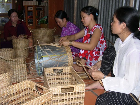 Những đường dây chọn vợ như... xem hàng hóa  - 1