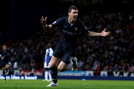 Dzeko lập công, Man City củng cố vị trí trong Top 4 - 1 Dzeko lập công, Man City củng cố vị trí trong Top 4 - 1