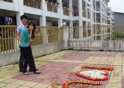 Màn tỏ tình lãng mạn bằng hoa gạo - 9 Màn tỏ tình lãng mạn bằng hoa gạo - 9