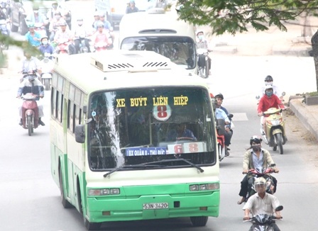 Tăng 1.700 chuyến xe buýt phục vụ lễ - 1