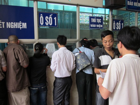 Bệnh viện Nhi TƯ: Chen chúc chờ đợi khám - 4 Bệnh viện Nhi TƯ: Chen chúc chờ đợi khám - 4