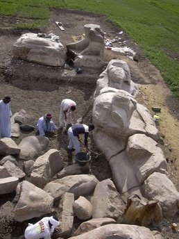 Phát hiện tượng khổng lồ của pharaông quyền lực - 1 Phát hiện tượng khổng lồ của pharaông quyền lực - 1