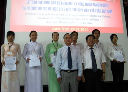 Cần Thơ: 19 sinh viên xuất sắc nhận học bổng của CHLB Đức - 1 Cần Thơ: 19 sinh viên xuất sắc nhận học bổng của CHLB Đức - 1