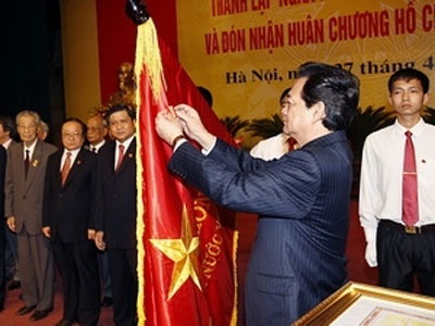 Kết hợp chặt chẽ chính sách tiền tệ với chính sách tài khóa - 1 Kết hợp chặt chẽ chính sách tiền tệ với chính sách tài khóa - 1