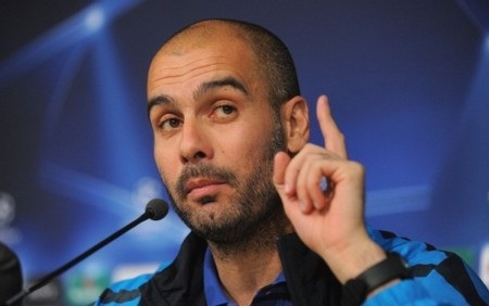 Guardiola “sôi máu” với chỉ trích từ Mourinho - 1