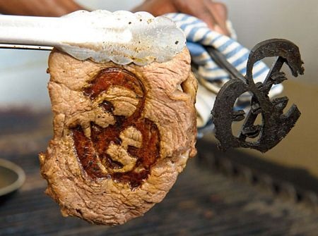 Chân dung cặp đôi hoàng gia Anh bằng đồ ăn - 5