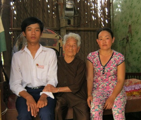 Cậu học sinh lớp 11 chăn bò nuôi ước mơ vào đại học - 2 Cậu học sinh lớp 11 chăn bò nuôi ước mơ vào đại học - 2