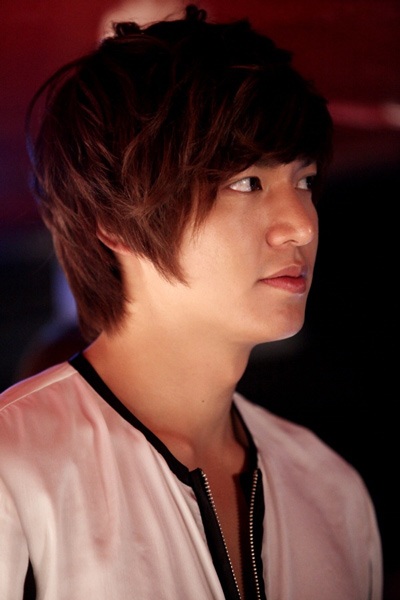 Lee Min Ho bị bắt gặp hôn say đắm Park Min Young - 1 Lee Min Ho bị bắt gặp hôn say đắm Park Min Young - 1