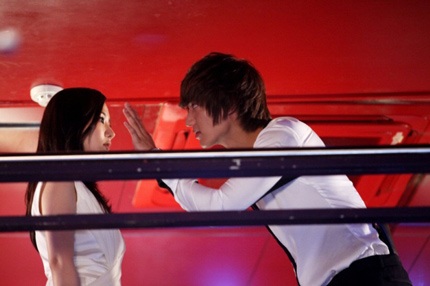 Lee Min Ho bị bắt gặp hôn say đắm Park Min Young - 4 Lee Min Ho bị bắt gặp hôn say đắm Park Min Young - 4