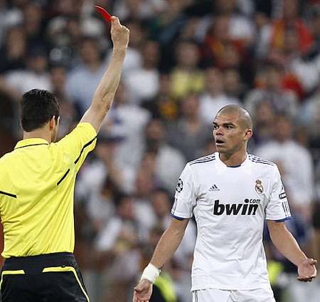 Cận cảnh pha tắc bóng thô bạo của Pepe với Dani Alves - 4 Cận cảnh pha tắc bóng thô bạo của Pepe với Dani Alves - 4