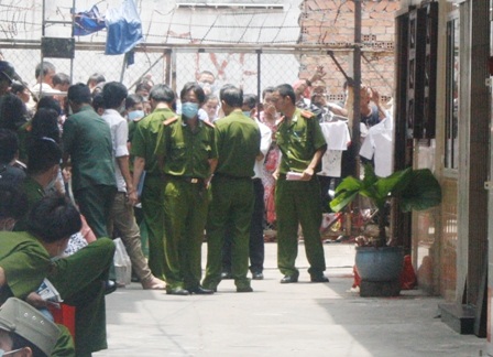 Nghi án hai mẹ con bị sát hại tại nhà riêng - 1