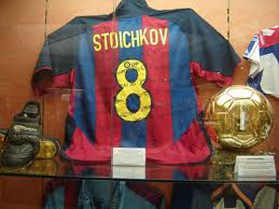 Huyền thoại Hristo Stoichkov đồng ý dẫn dắt ĐT Việt Nam? - 3 Huyền thoại Hristo Stoichkov đồng ý dẫn dắt ĐT Việt Nam? - 3