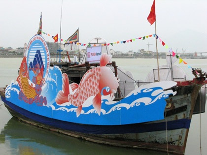 Thuyền hoa rực rỡ trước giờ khai hội pháo hoa - 5 Thuyền hoa rực rỡ trước giờ khai hội pháo hoa - 5