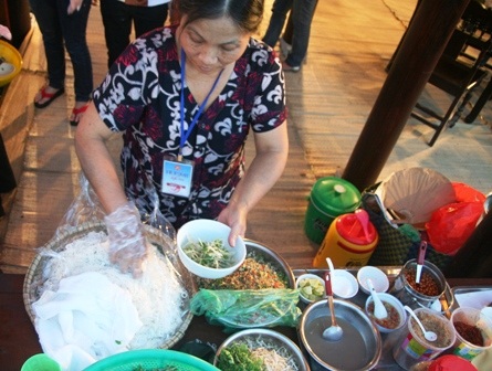 "Bếp Việt trong vườn Huế" hút khách ngày mở màn - 13