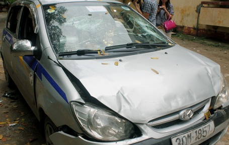 Cô gái trẻ bị truy sát kinh hoàng lúc nửa đêm - 1 Cô gái trẻ bị truy sát kinh hoàng lúc nửa đêm - 1