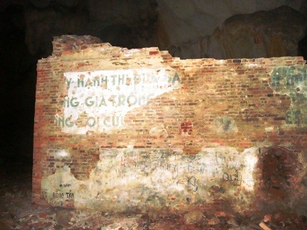 Thăm lại lò cao kháng chiến trong hang đá - 4