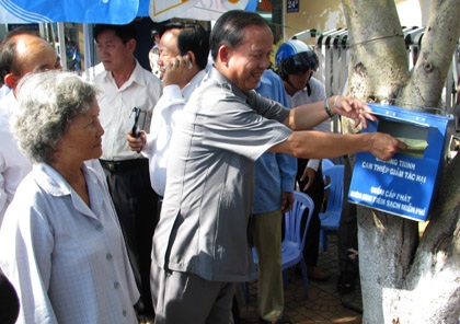 Theo chân Phó Thủ tướng thăm những điểm “nhạy cảm” - 2 Theo chân Phó Thủ tướng thăm những điểm “nhạy cảm” - 2