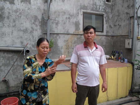 Hành hung dã man người già ngay sát trụ sở CA phường Yên Sở - 1 Hành hung dã man người già ngay sát trụ sở CA phường Yên Sở - 1