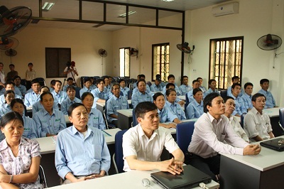 Dạy nuôi bò sữa cho 16.000 nông dân - 2 Dạy nuôi bò sữa cho 16.000 nông dân - 2