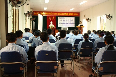 Dạy nuôi bò sữa cho 16.000 nông dân - 3 Dạy nuôi bò sữa cho 16.000 nông dân - 3