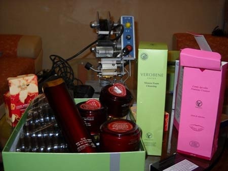 Hà Nội: Bắt giữ 500 thùng mỹ phẩm hết hạn được dập “đát” mới - 1 Hà Nội: Bắt giữ 500 thùng mỹ phẩm hết hạn được dập “đát” mới - 1