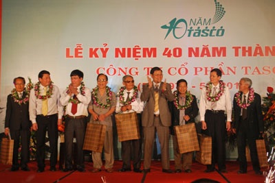 Vinh danh “người chèo lái con thuyền” TASCO - 3