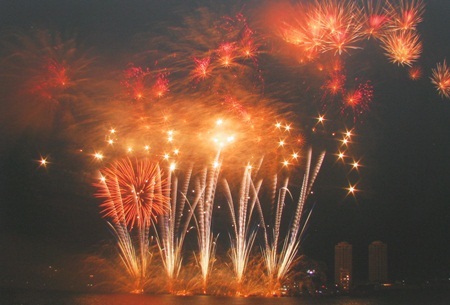 Nhìn lại những khoảnh khắc đẹp của lễ hội pháo hoa quốc tế 2010 - 10