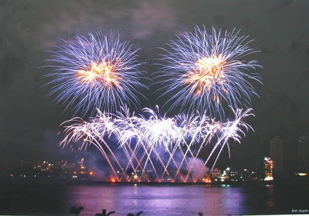 Nhìn lại những khoảnh khắc đẹp của lễ hội pháo hoa quốc tế 2010 - 13
