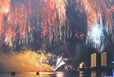 Nhìn lại những khoảnh khắc đẹp của lễ hội pháo hoa quốc tế 2010 - 14