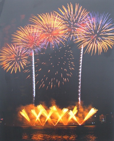 Nhìn lại những khoảnh khắc đẹp của lễ hội pháo hoa quốc tế 2010 - 3
