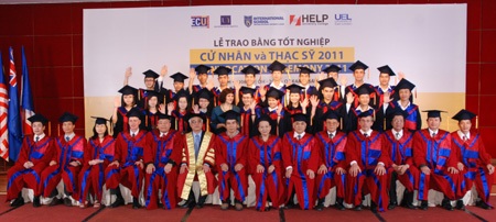 Thêm 155 cử nhân, thạc sĩ ngành kinh tế ra trường - 1 Thêm 155 cử nhân, thạc sĩ ngành kinh tế ra trường - 1