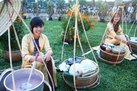 "Bếp Việt trong vườn Huế" hút khách ngày mở màn - 18