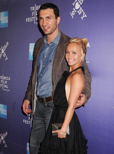 Những cặp “sao” chênh lệch chiều cao đáng kể - 2