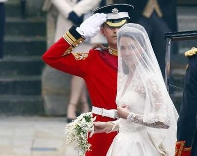 Ngắm cô dâu Kate Middleton rạng ngời trong ngày trọng đại - 5