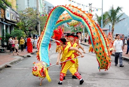 Khai hội đền Đức ông Trần Quốc Nghiễn đúng dịp Carnaval Hạ Long - 2