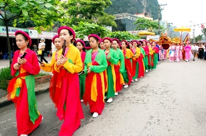 Khai hội đền Đức ông Trần Quốc Nghiễn đúng dịp Carnaval Hạ Long - 5