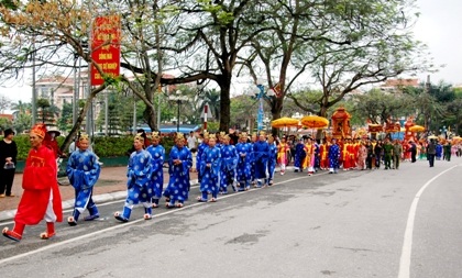 Khai hội đền Đức ông Trần Quốc Nghiễn đúng dịp Carnaval Hạ Long - 4 Khai hội đền Đức ông Trần Quốc Nghiễn đúng dịp Carnaval Hạ Long - 4