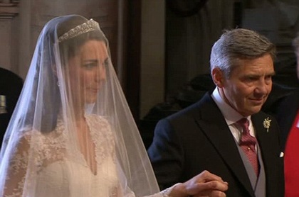 Ngắm cô dâu Kate Middleton rạng ngời trong ngày trọng đại - 12