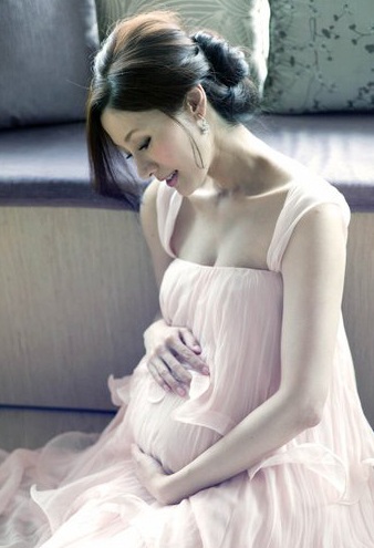 Lý Gia Hân bị sỏi thận trong thời gian mang thai - 2 Lý Gia Hân bị sỏi thận trong thời gian mang thai - 2