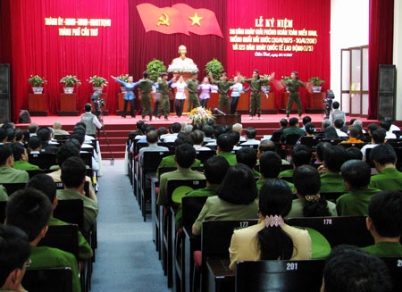 Lực lượng vũ trang TPHCM lần thứ 2 nhận danh hiệu Anh hùng - 2 Lực lượng vũ trang TPHCM lần thứ 2 nhận danh hiệu Anh hùng - 2