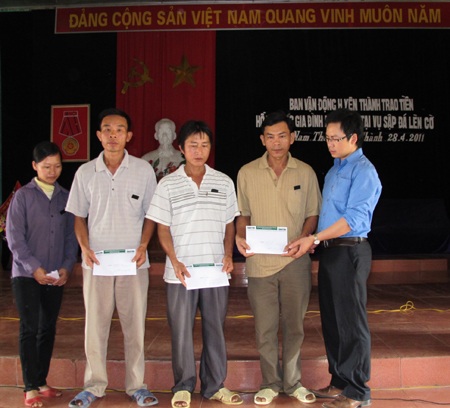 Quà bạn đọc đến với 4 hoàn cảnh trong vụ sập mỏ đá Lèn Cờ - 1