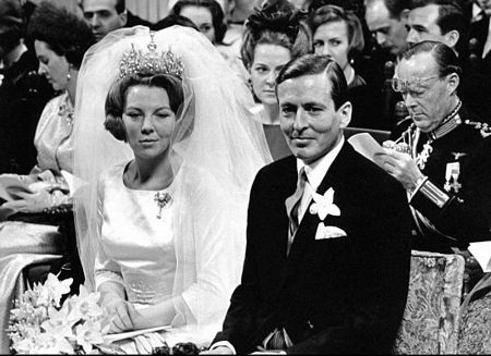 Những bộ váy cưới nổi tiếng thế giới - 4