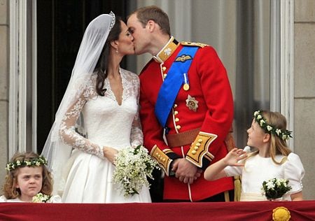 Những khuôn hình tuyệt đẹp về đám cưới thế kỷ - 22