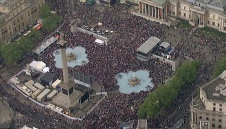 Những khuôn hình tuyệt đẹp về đám cưới thế kỷ - 24