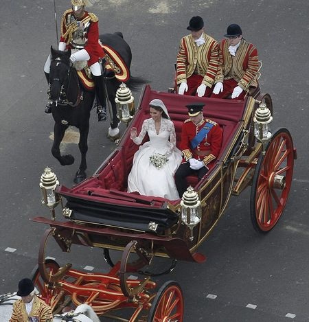 Những khuôn hình tuyệt đẹp về đám cưới thế kỷ - 16