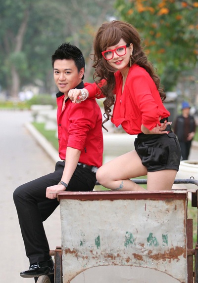 Ca sĩ Phan Anh cầu hôn Việt Nga trên…xe rác - 4 Ca sĩ Phan Anh cầu hôn Việt Nga trên…xe rác - 4