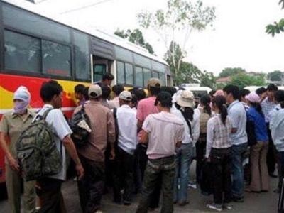 Dân “dị ứng” đi xe buýt vì… kém chất lượng - 1 Dân “dị ứng” đi xe buýt vì… kém chất lượng - 1