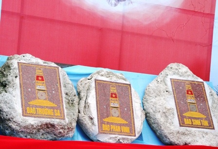 Tiếp nhận 21 viên đá chủ quyền quần đảo Trường Sa  - 2