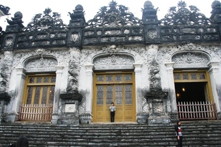 Bắt kẻ chuyên trộm cổ vật ở lăng tẩm Huế  - 2