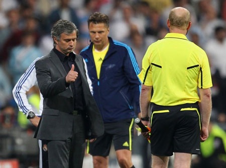 Mourinho có nguy cơ bị treo giò 6 trận - 1